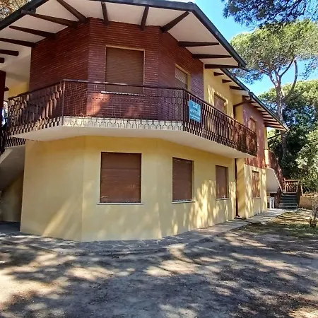Comfortable For 5 Guests In Rosolina Apartment