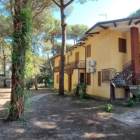 Comfortable For 5 Guests In Rosolina Apartment