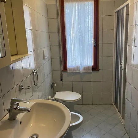 Comfortable For 5 Guests In Rosolina Apartment *