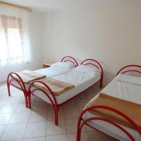 Comfortable For 5 Guests In Rosolina Apartment